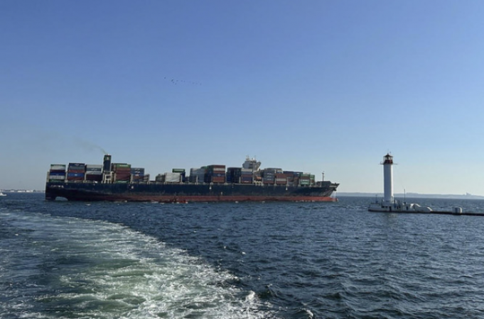 Russian blockade doesn't stop a ship from Ukraine from approaching Turkiye