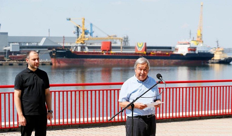 UN chief visits Odessa port to review grain exports in action