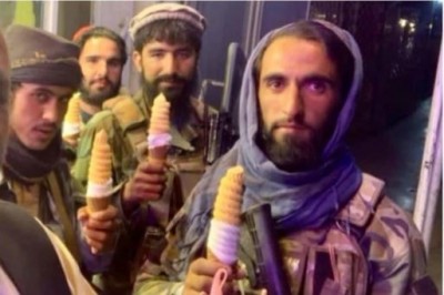Viral Pic: Taliban Fighters Now Seen Enjoying Ice-cream in Kabul