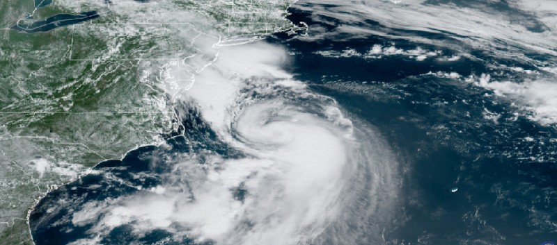 उत्तरपूर्वी यू.एस. में मंडरा रहा है हरिकेन हेनरी तूफान का खतरा, मौसम विभाग ने जारी की चेतवानी