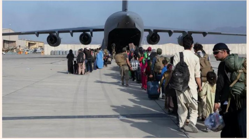 आईएस सुरक्षा खतरों को लेकर अमेरिकी दूतावास ने काबुल हवाईअड्डे से दूर जाने की दी चेतावनी