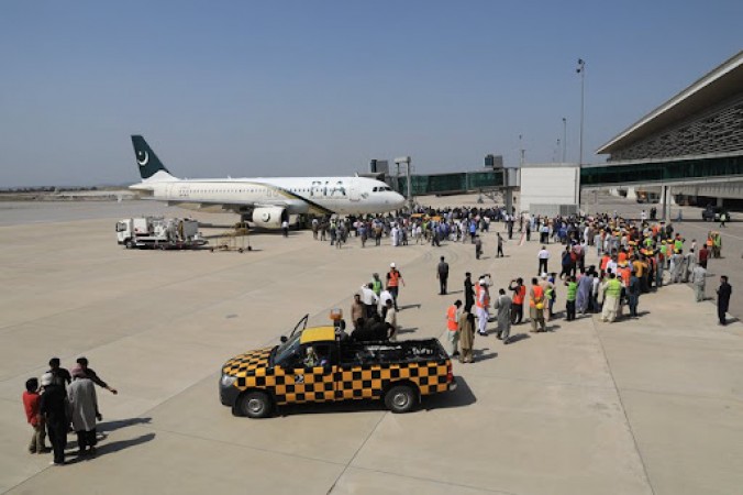 Over 20,000 Afghan Refugees reach Pakistan via Islamabad airport