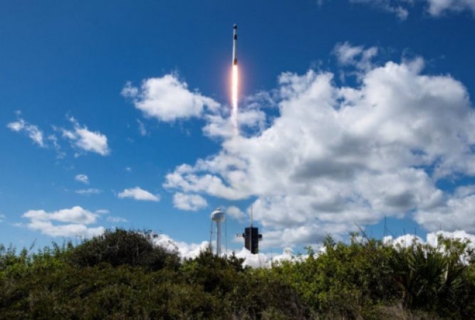 US gives SpaceX permission to launch up to 7,500 satellites