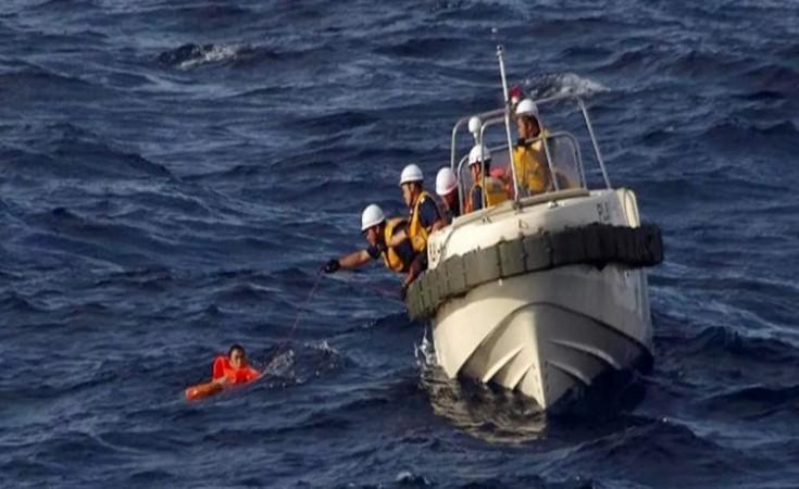 Ship sinks near island in South Korea, 17 Vietnamese rescued