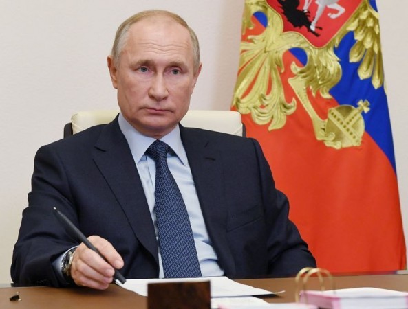 पुतिन ने रूस को दिया सामूहिक कोरोना टीकाकरण शुरू करने का आदेश