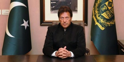 पाकिस्तान के प्रधानमंत्री इमरान खान ने ट्विटर पर सभी को किया अनफॉलो