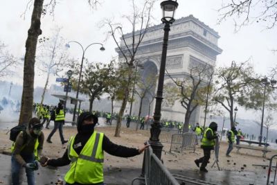 Yellow vest' protests: Paris on high alert