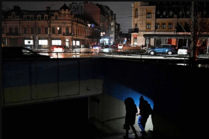 Russia attacks Kyiv city recovers 6 million have power again