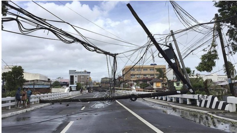 Updates: Typhoon lashes Philippines 5 death reports so far