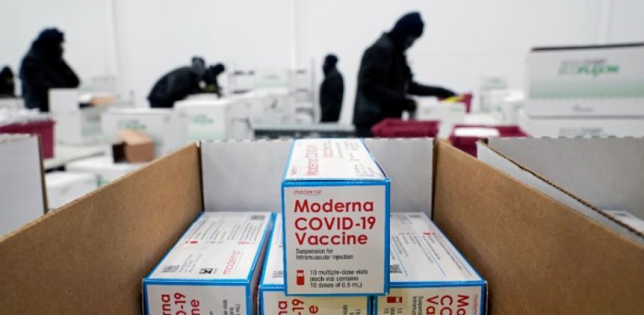 Moderna employees are preparing to ship out the vaccine in US, Covid 19 vaccination