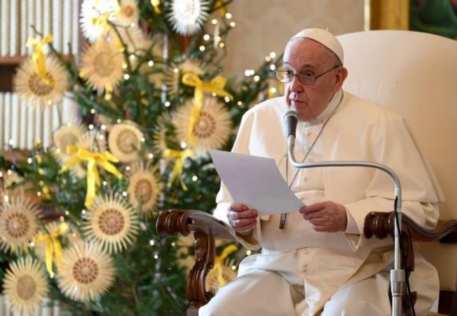 Pope to read his Christmas message from inside the Vatican