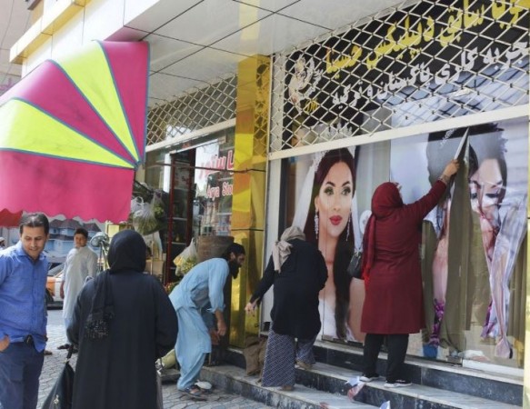 काबुल व्यापार केंद्रों, दुकानों पर लगे होर्डिंग से महिलाओं की सभी तस्वीरें हटाएगा