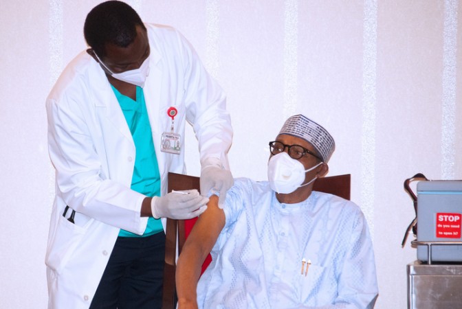 Nigerian president receives booster dose of COVID-19 vaccine