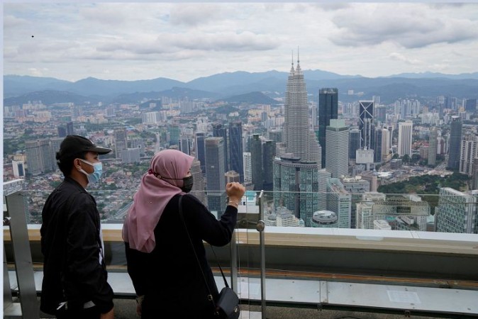 Malaysia suspends vaccinated travel lane with Singapore citing Omicron