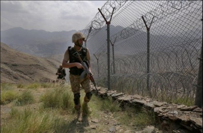 Taliban in Afghanistan stop Pak army from fencing international border