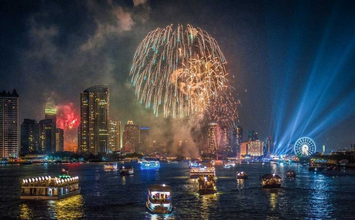 Bangkok cancels formal New Year's Eve celebrations amid Omicron threat