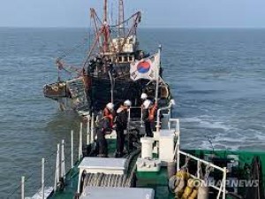 Chinese boat seized by South Korean Coast Guard due to false ship logs