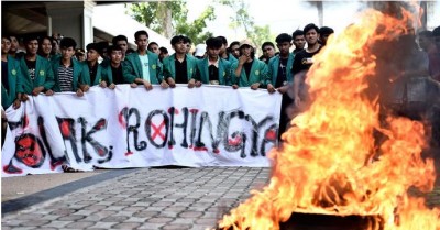 Indonesian Students Storm Convention Center, Demand Deportation of Rohingya Refugees