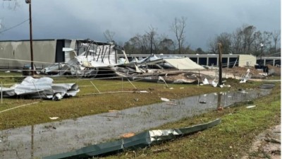 Severe Storms Disrupt US Holiday Travel: Flights Delayed, Tornadoes Claim Lives