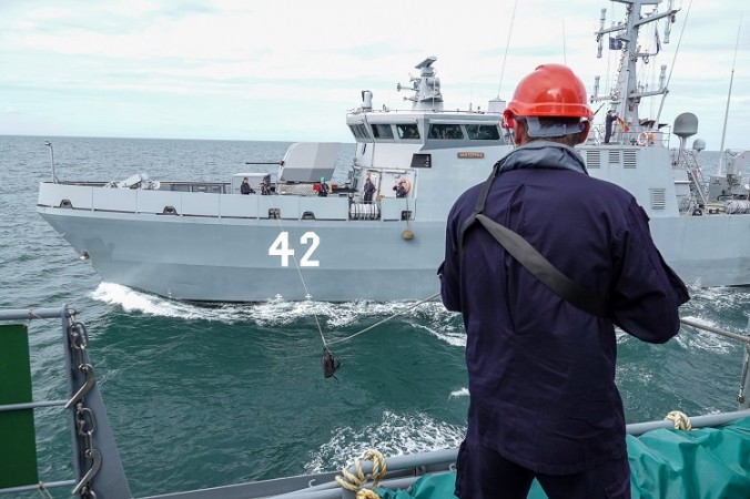 Finland Joins NATO Mine-Clearing Operations with Fighter Jets and Vessel