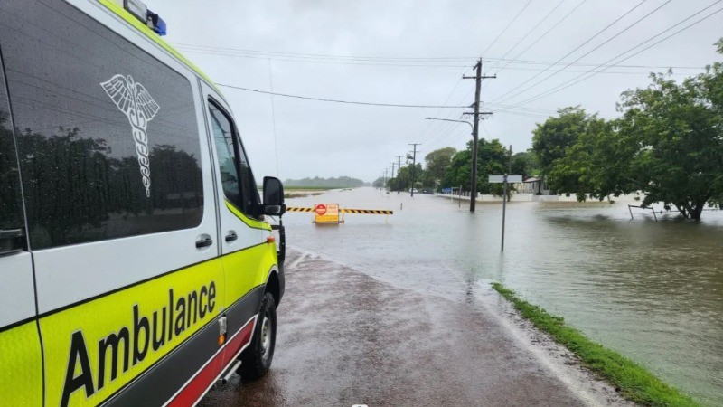 Floods Devastate Northeastern Australia: One Dead, Thousands Urged to Evacuate