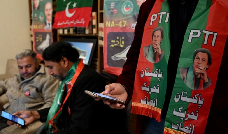 Pakistan Suspends Mobile Service Amidst National Election Kickoff