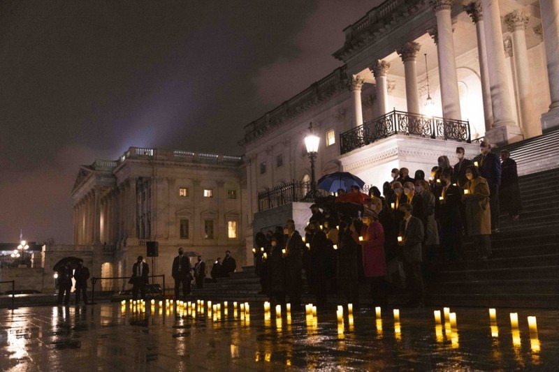 National Cathedral tolls bell for 900,000 lives claimed by COVID-19 in U.S.