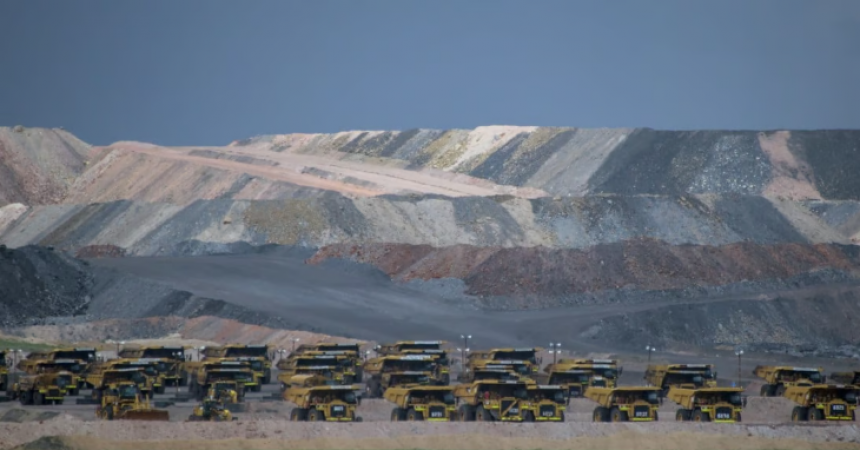 Mongolia coal exporter to China, turns to bids to maximize its export revenue