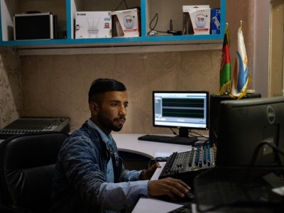 तालिबान के कब्जे के बाद से 86 अफगान रेडियो स्टेशन बंद
