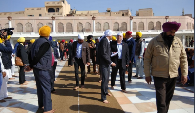 Ahead of Trudeau’s itinerary Canadian delegation visits Golden Temple
