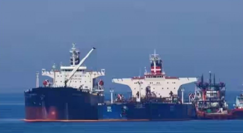 Yemen's Houthi Rebels Target Oil Tanker Pollux in Red Sea Missile Strike