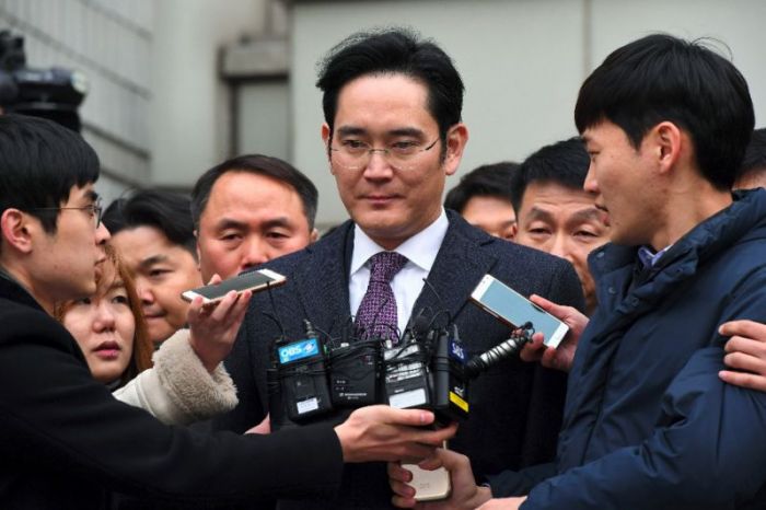 Arrest warrant issued against Samsung heir Lee Jae-Yong