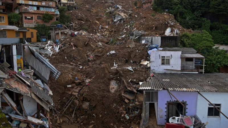 Brazil floods, landslides kill 105, with 140 missing