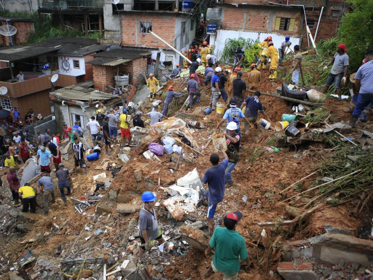 Brazil floods, landslides kill 105, with 140 missing