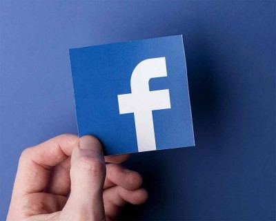 Facebook blocks Australians users from sharing news