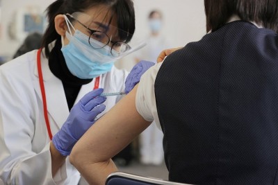 जापान कोरोना वैक्सीन ड्राइव के पहले चरण में 40,000 स्वास्थ्य कर्मचारियों का करेगा टीकाकरण