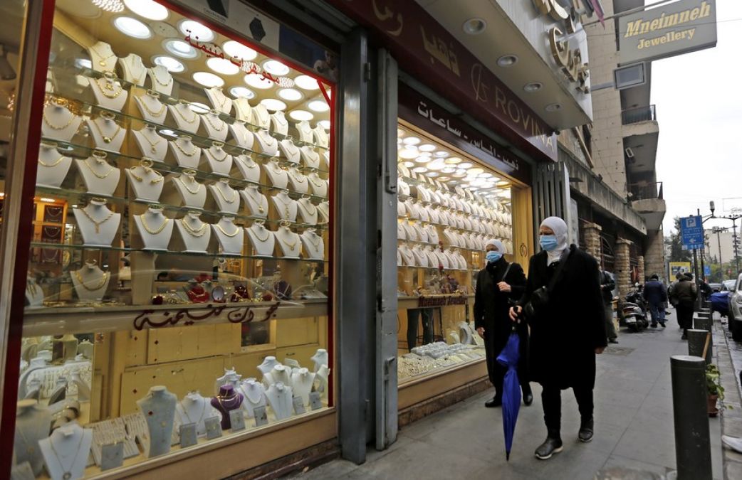 Cash-strapped Lebanese cut wedding spending as economic crisis deepens