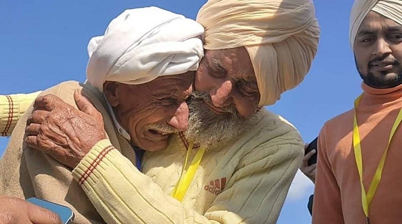 74 साल बाद पाकिस्तान के करतारपुर में परिवार फिर से एकजुट
