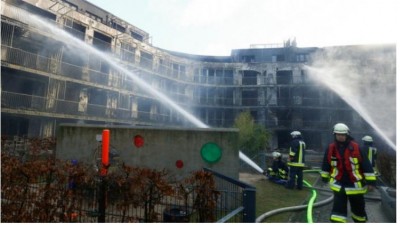 जर्मन अपार्टमेंट परिसर में आग, तीन घायल और 39 फ्लैट नष्ट