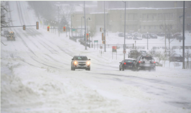 Winter storms in the US cause heavy snow to snarl traffic