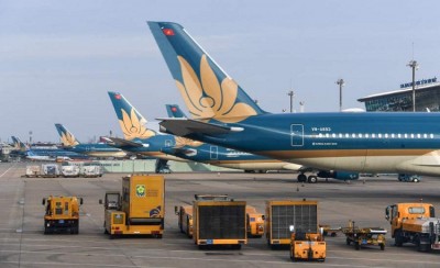 Vietnam resumes international air routes