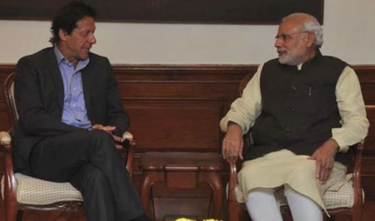 'Give peace a chance' asks Imran Khan to PM Modi