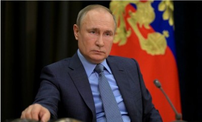 Putin talks Ukraine issue with state officials