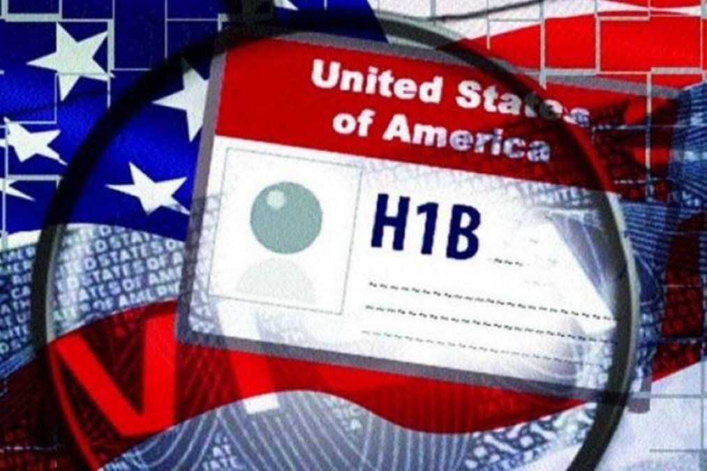 डोनाल्ड ट्रम्प ने H-1B वीजा के लिए 31 मार्च तक बढ़ाया प्रतिबंध