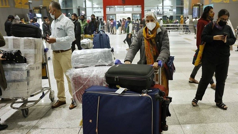 US travel disruptions stretching into New Year amid Covid-19 spike