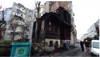 ISTANBUL: 2 people injured in a massive fire in a wooden building