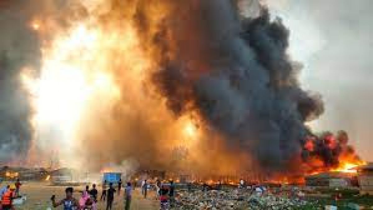 बांग्लादेश: कॉक्स बाजार में रोहिंग्या के घर जलाए गए, जानिए क्यों