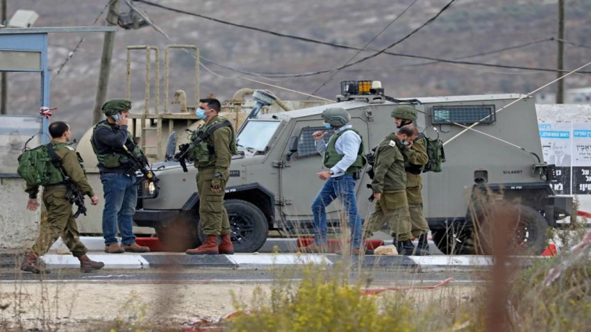 इजरायली  सैनिक को कार से कुचलने के आरोप में एक फ़िलिस्तीनी को गिरफ्तार किया गया