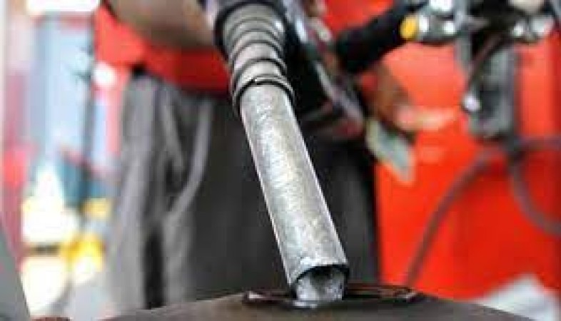 पाकिस्तान में पेट्रोल की कीमतें अब तक के उच्चतम स्तर पर