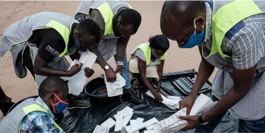युगांडा चुनाव 2021 परिणाम: बॉबी वाइन और योवेरी मुसेवेनी ने हासिल किए इतने वोट